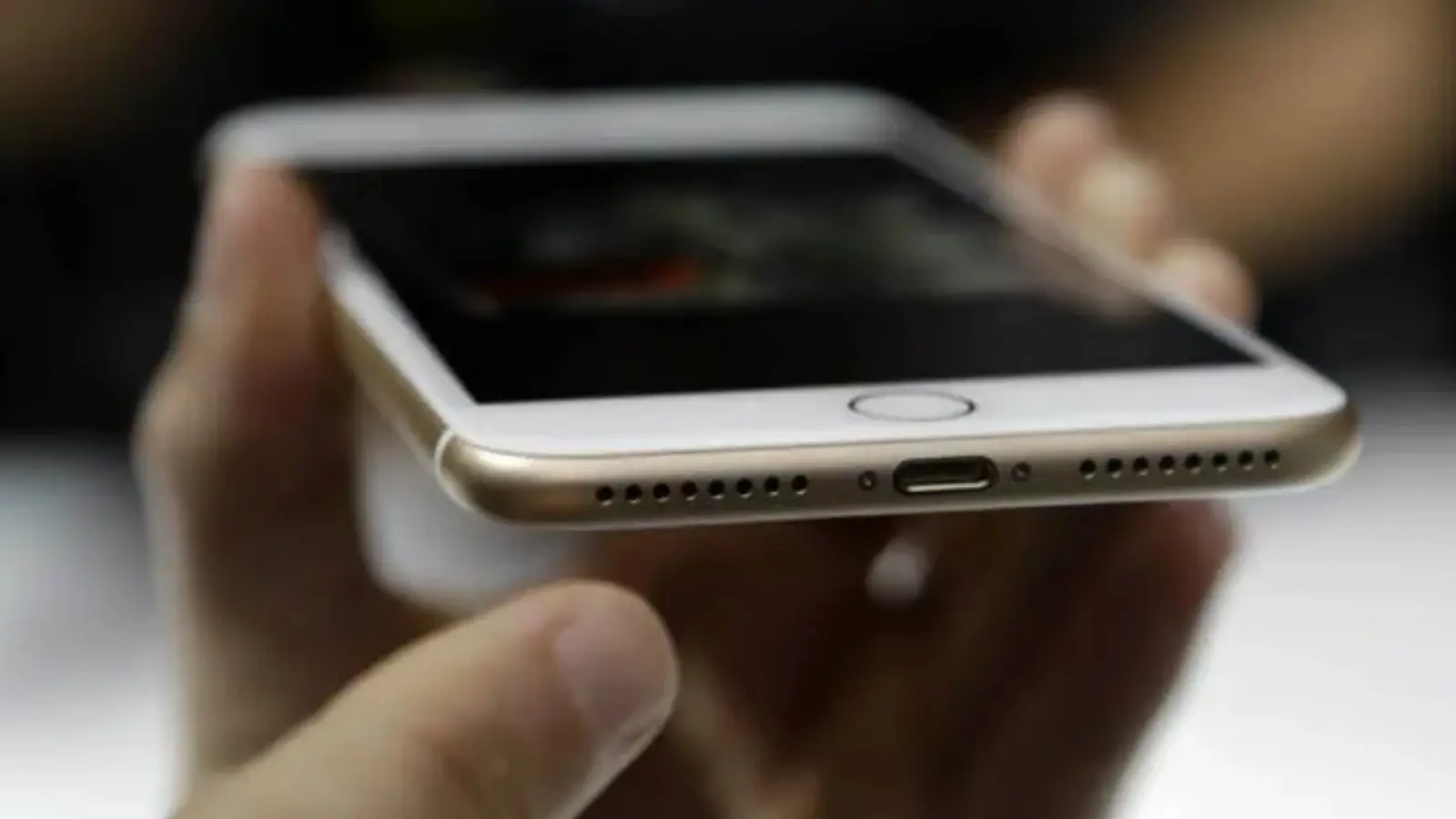 منفذ Lightning من Apple