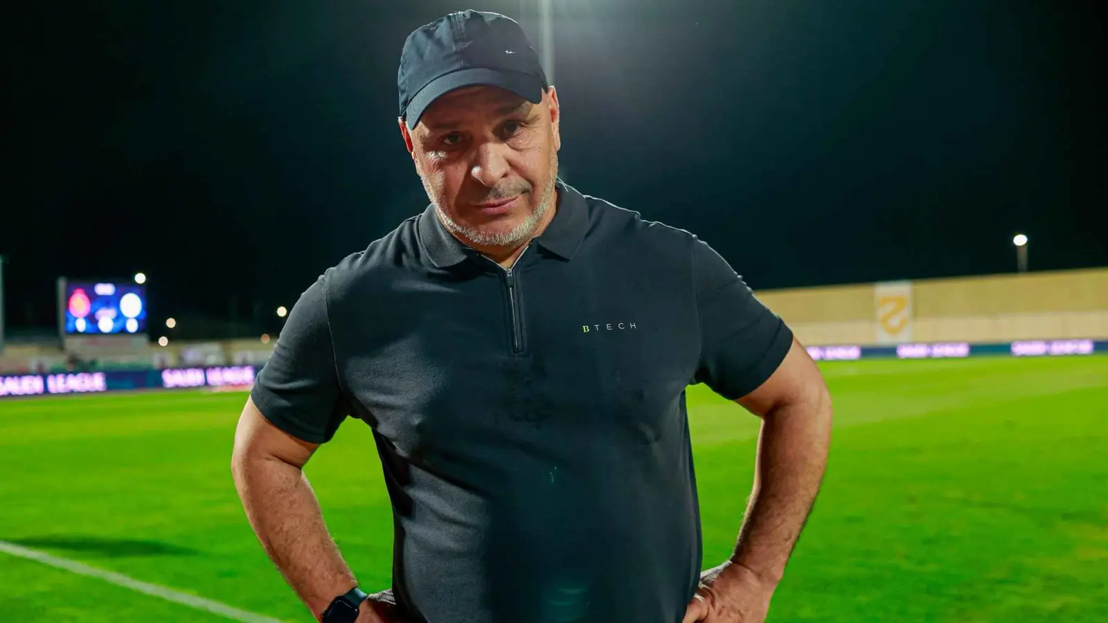 مدرب الخلود يكرّر احتفاليته الشهيرة بعد ضمان البقاء بالدوري السعودي (فيديو)