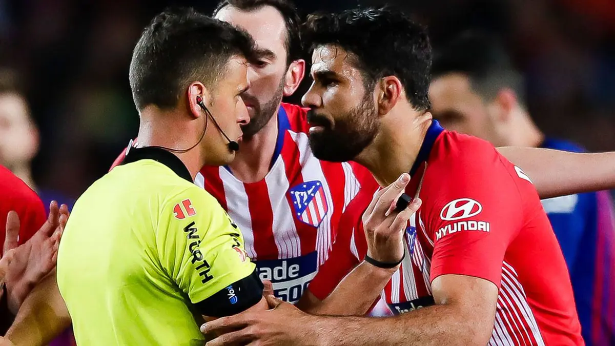 تقارير: إيقاف دييغو كوستا 8 مباريات بعد طرده في مباراة برشلونة وأتلتيكو مدريد