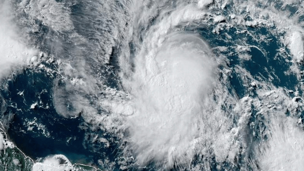 جزر الكاريبي تستعدّ للإعصار بيريل "الخطير" (فيديو)