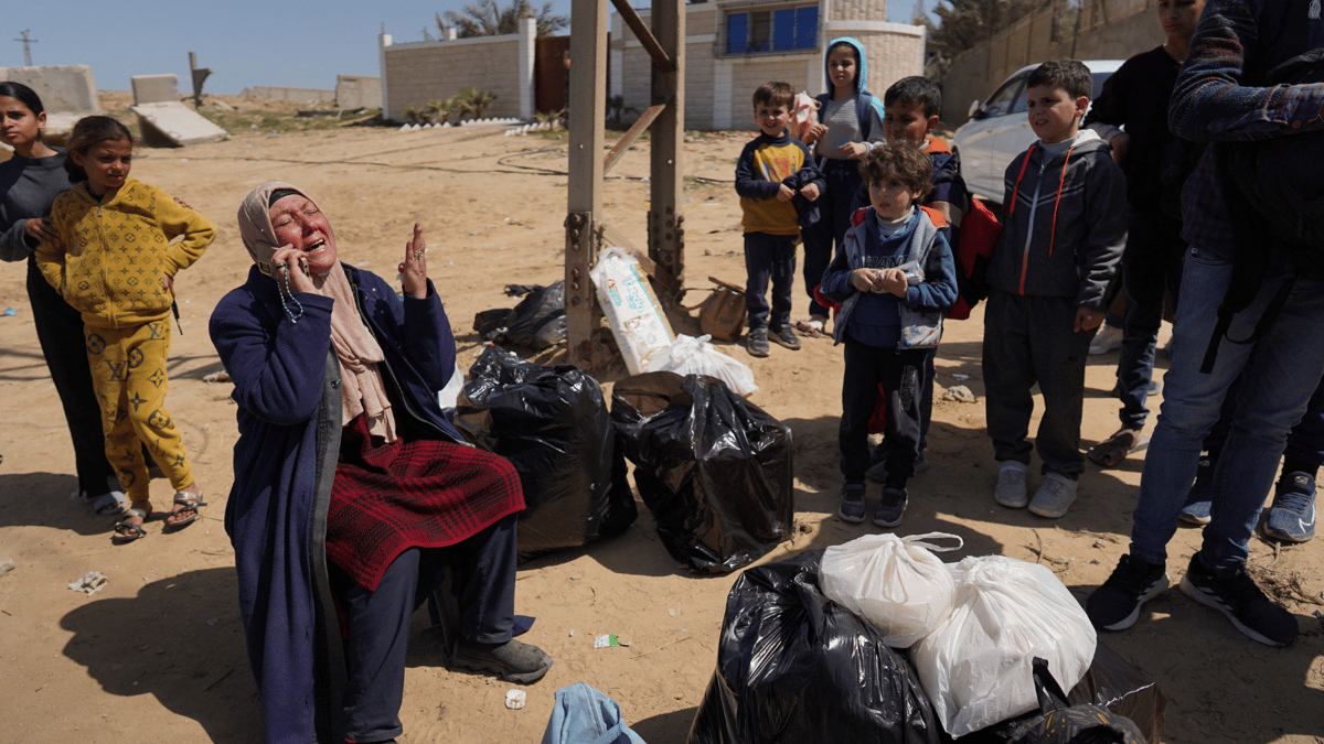 الموت والجوع يلاحقان النازحين في غزة (صور)