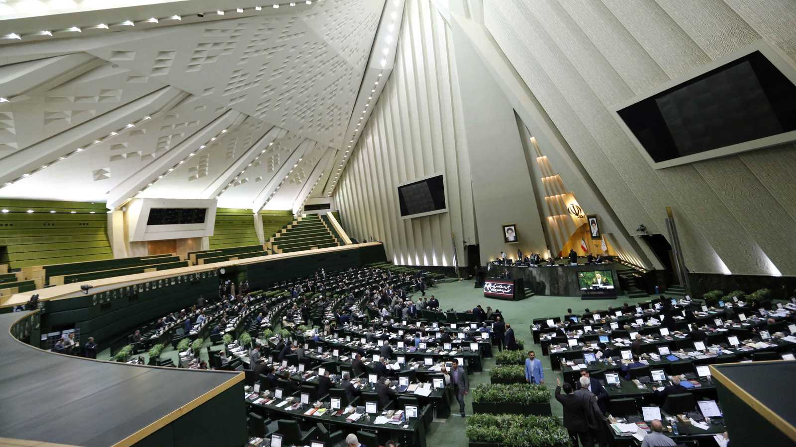 البرلمان الإيراني. (مواقع)