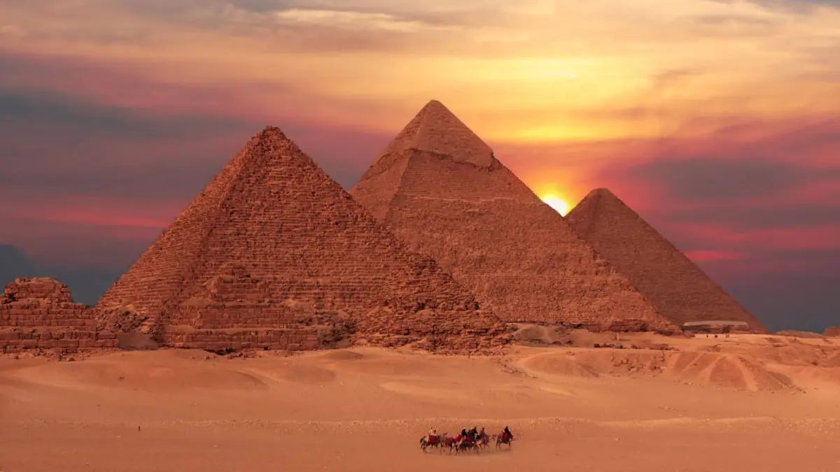دلالات أمنيّة وراء استهداف حافلة السياح في مصر