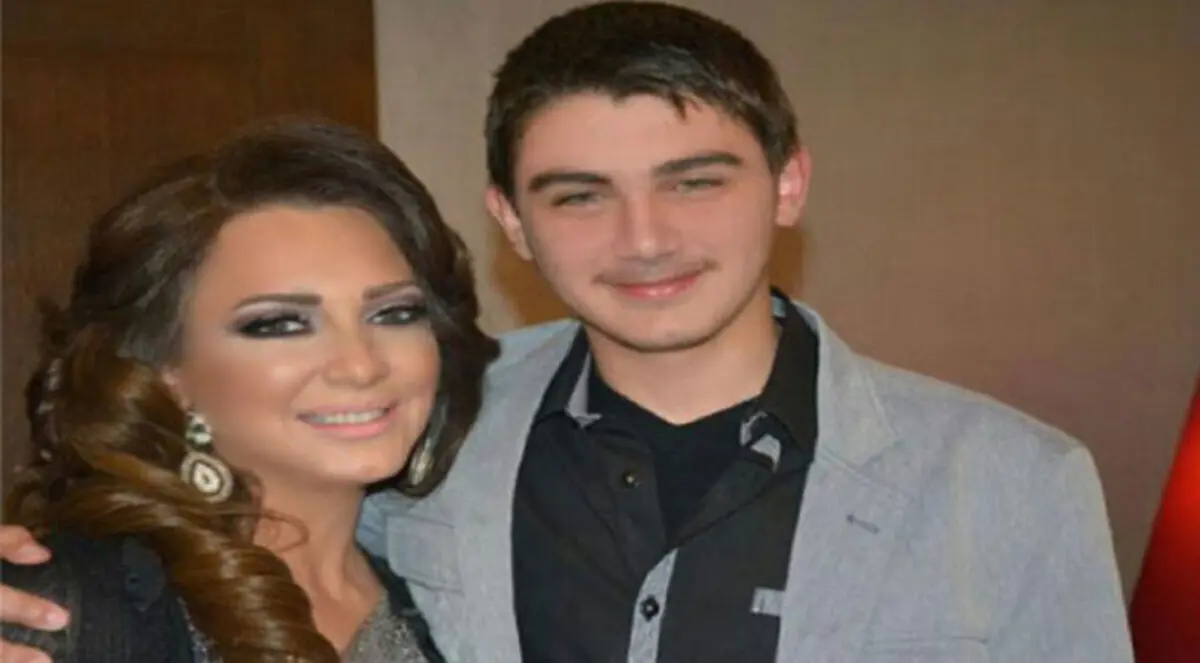 صور.. سلاف فواخرجي تحضر "الأم" مع عائلتها