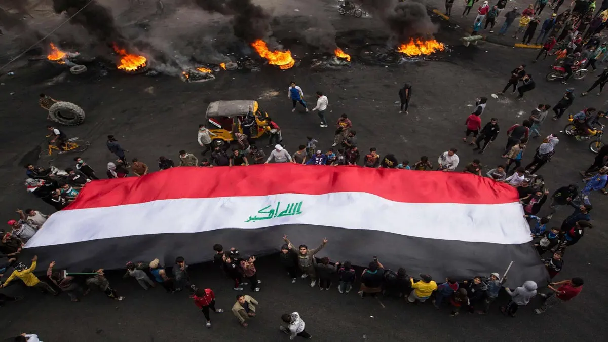 العراق.. مقتل متظاهر في ذي قار والسلطات تفرض حظرا على التجوال (فيديو)