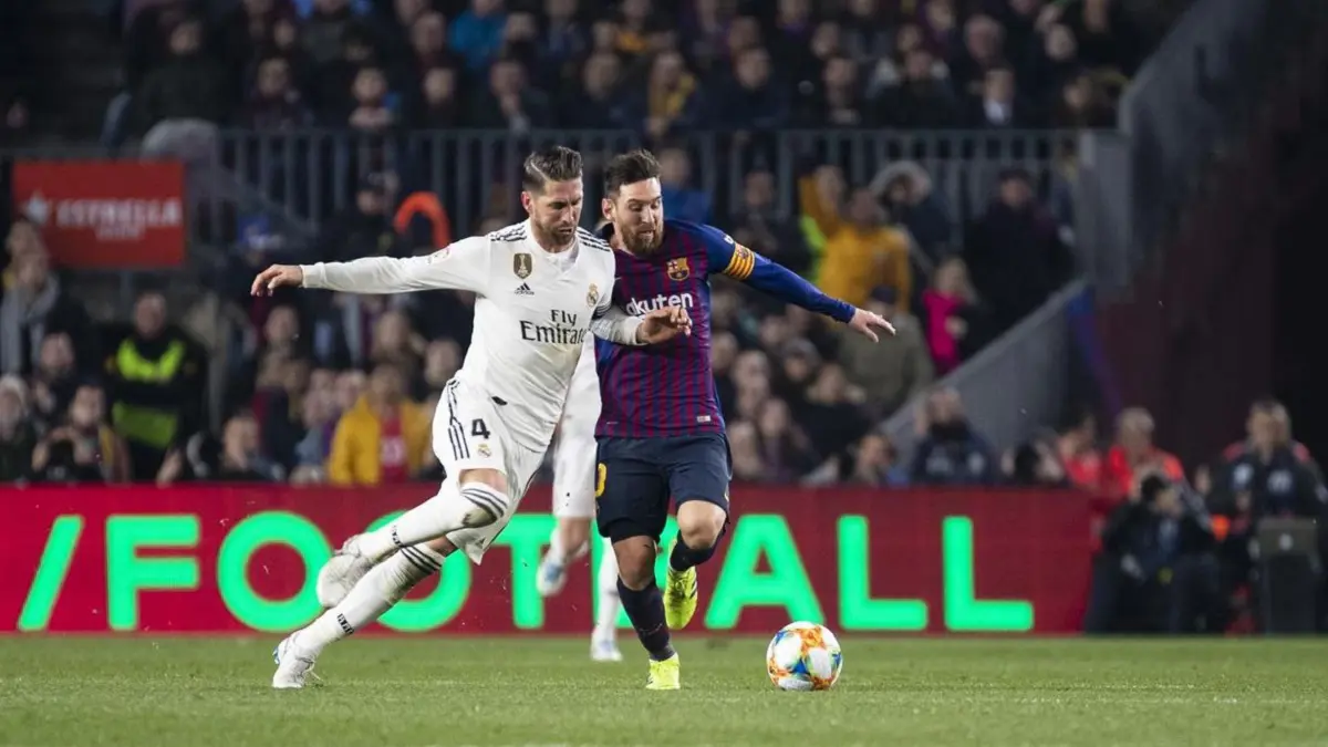 تعيين أليخاندرو هيرنانديز لإدارة مباراة الكلاسيكو بين برشلونة وريال مدريد