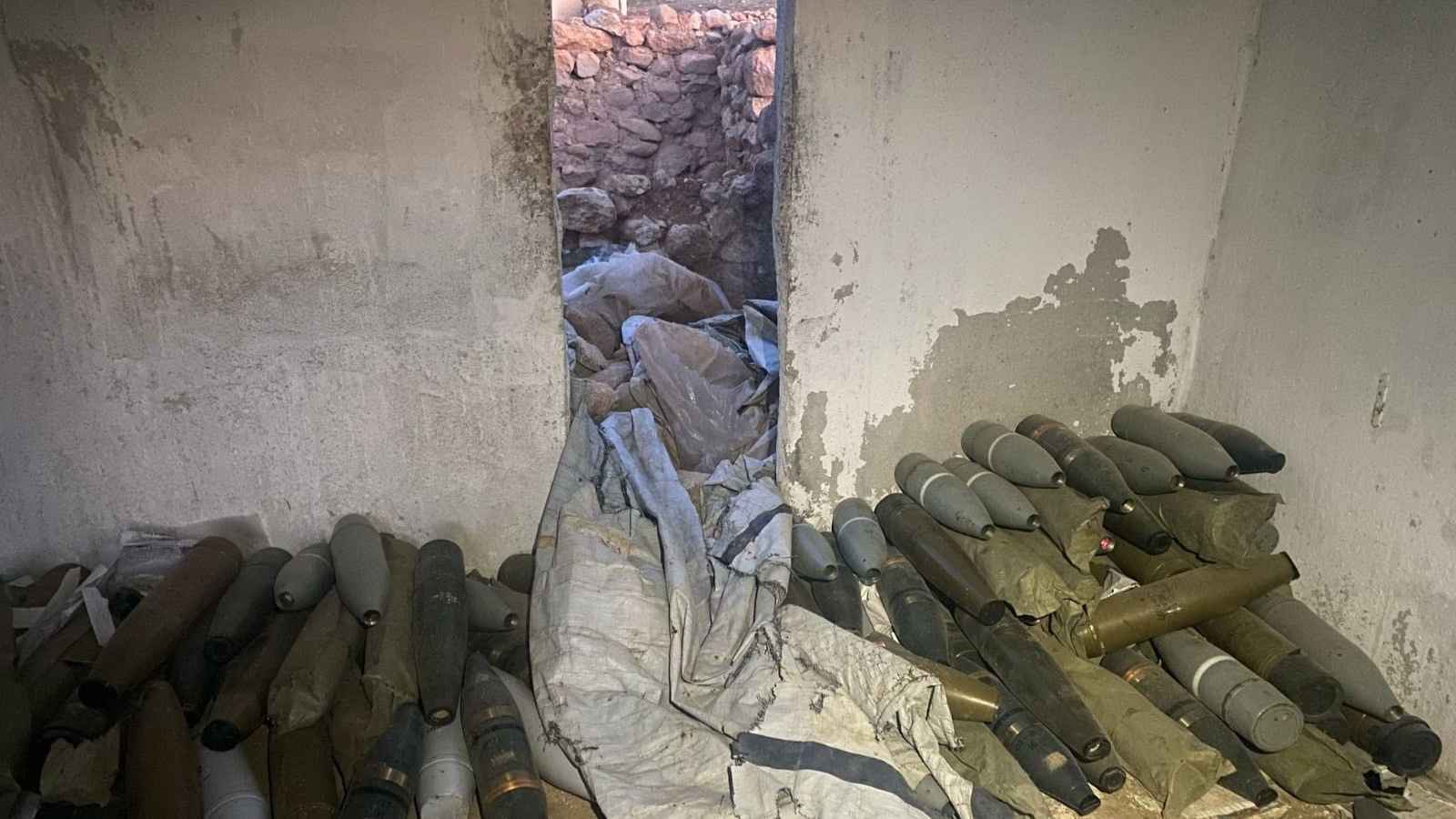 إسرائيل تدمر مقر القيادة المركزي لنظام الأسد في جبل الشيخ (صور وفيديو) | إرم نيوز