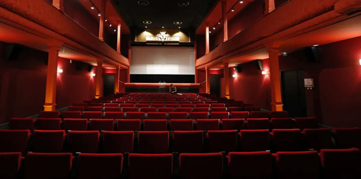 مصدر يوضح حقيقة الفصل بين الجنسين في السعودية بصالات السينما
