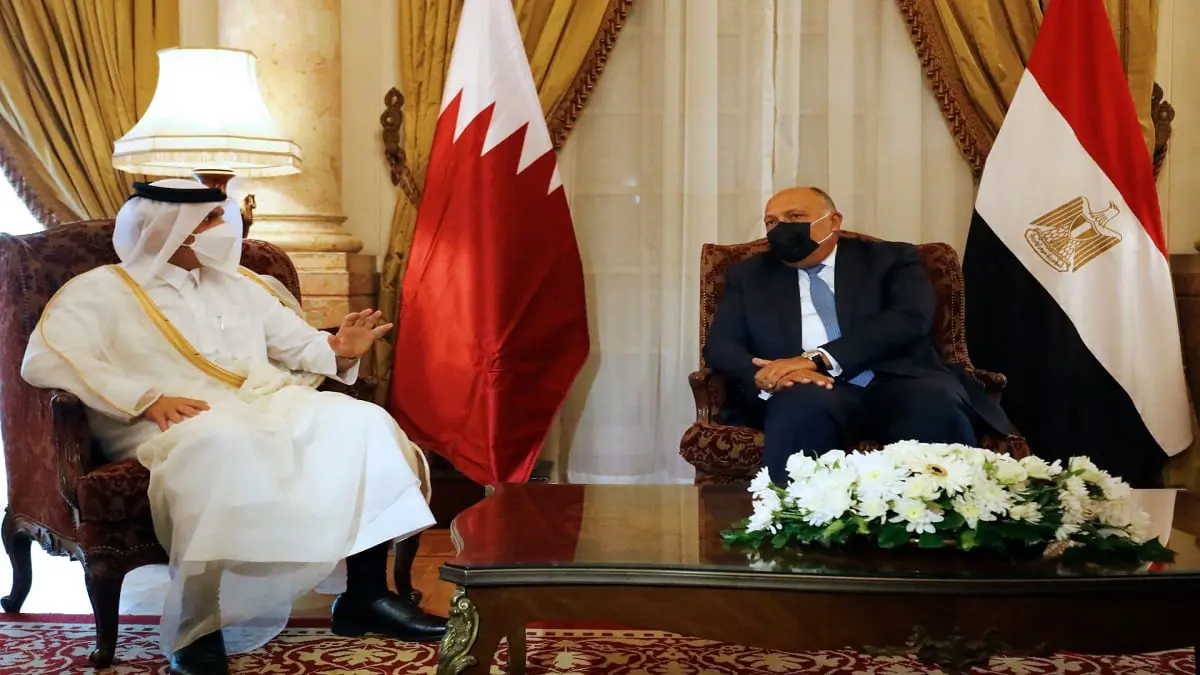 وزير الخارجية المصري يسلم أمير قطر رسالة من الرئيس السيسي