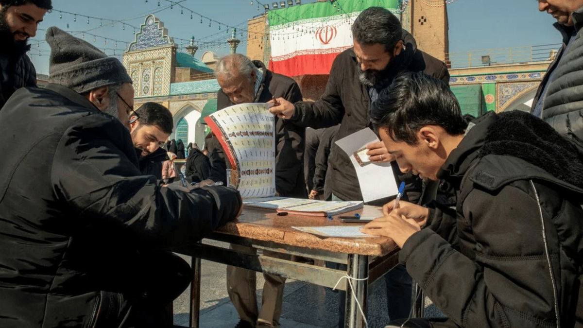إيران.. العقوبات الغربية تلقي ظلالها على حملات الانتخابات الرئاسية