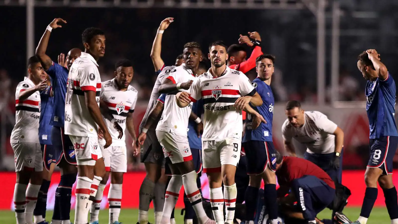 سقوط لاعب ناسيونال بطل أوروغواي