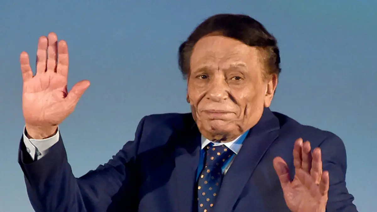 نقيب الممثلين يحسم الجدل حول الحالة الصحية للزعيم عادل إمام 
