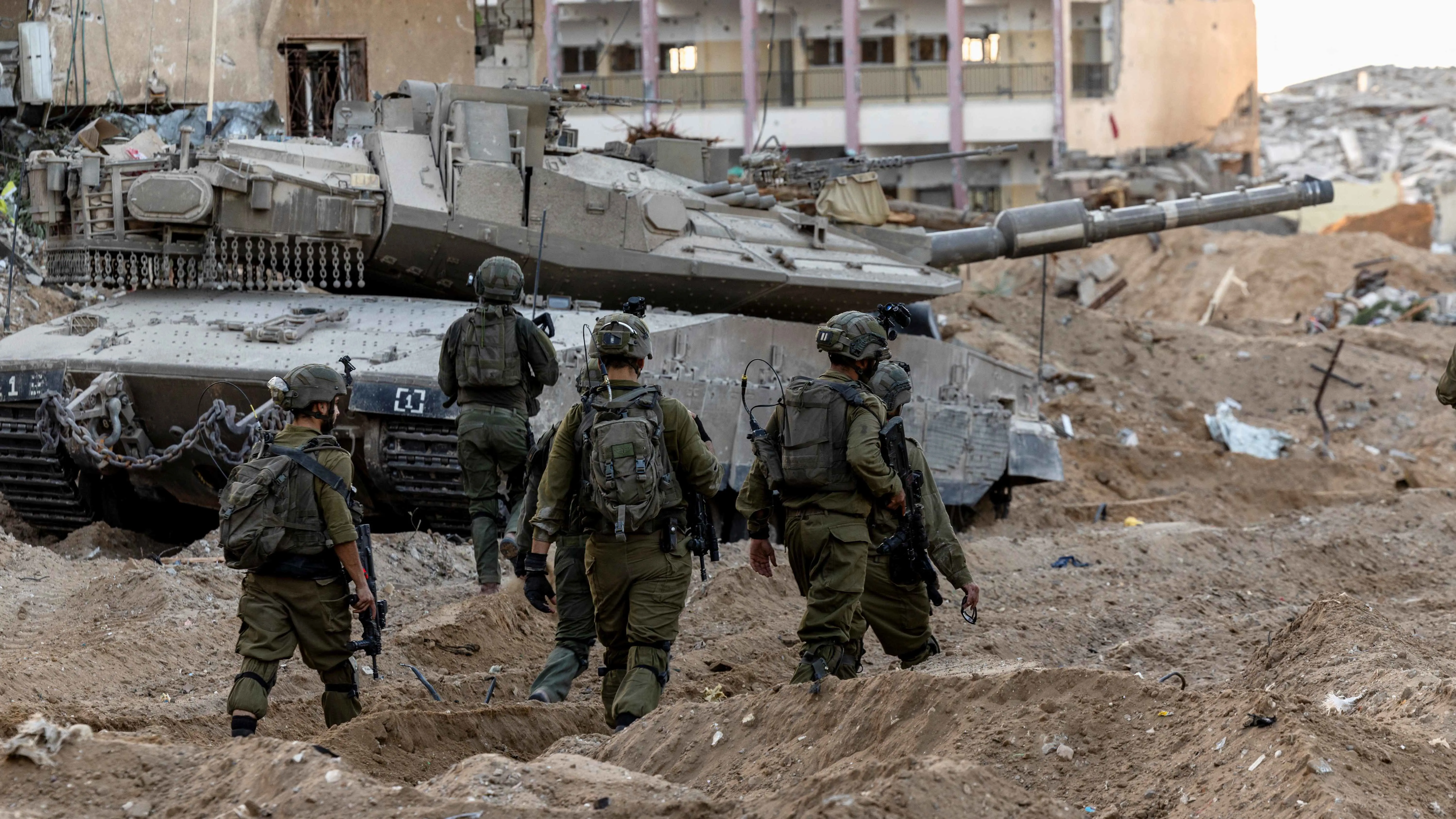 إسرائيل تدرس خطة للانسحاب الكامل من قطاع غزة
