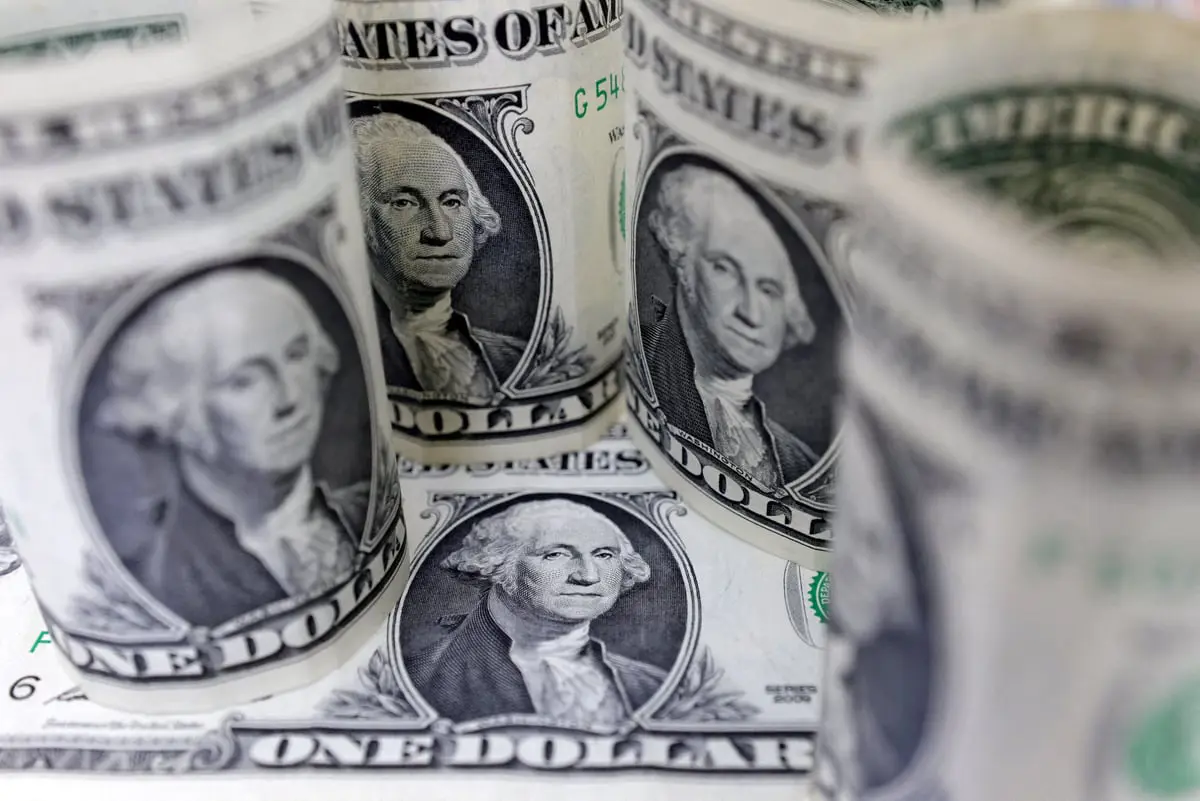 الدولار يستقر بعد تصريحات مسؤولي البنك المركزي الأمريكي