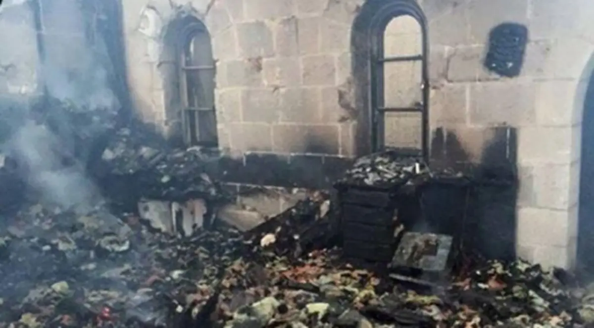 حريق متعمد يلتهم كنيسة السمك والخبز على بحيرة طبريا