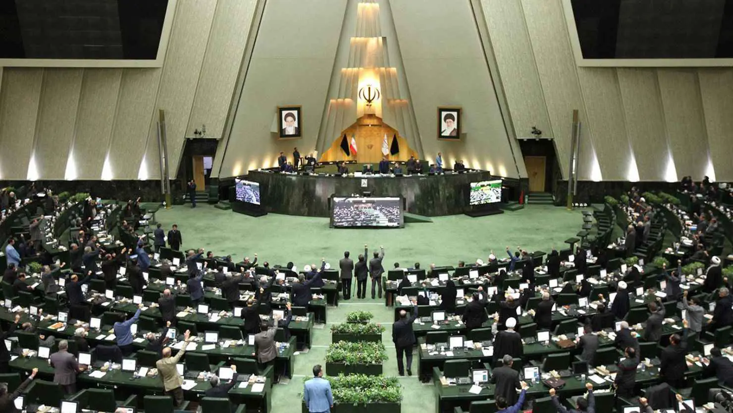 البرلمان الإيراني: لا مفاوضات مع الولايات المتحدة إلا بشروط