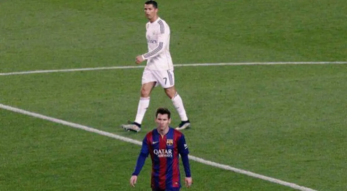 جاري نيفيل يطالب ميسي ورونالدو بمقاطعة كأس العالم