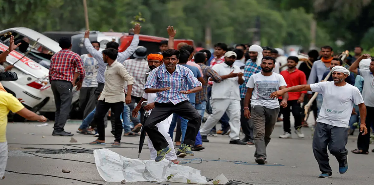مقتل 32 شخصًا في الهند بعد إدانة زعيم روحي باغتصاب امرأتين من اتباعه (صور)