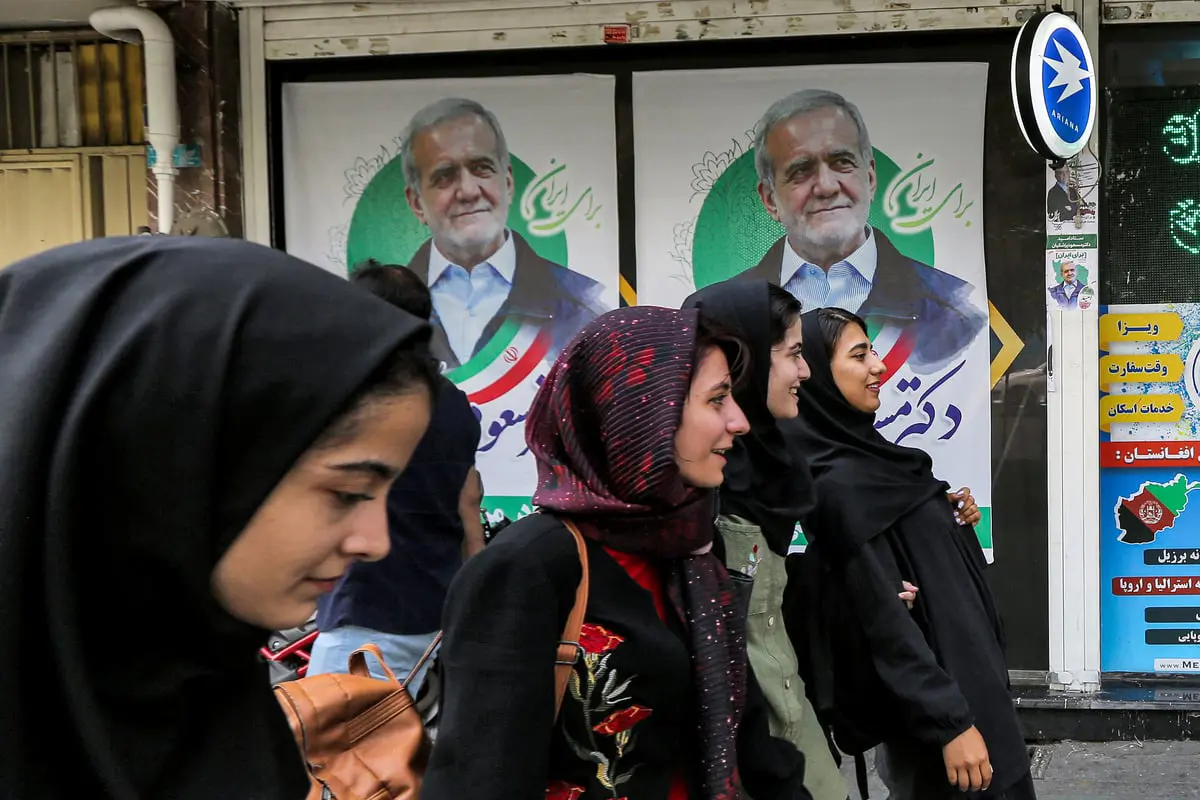 انتخابات إيران.. وزارة الداخلية تعلن رسمياً تقدم بزشكيان في النتائج الأولية