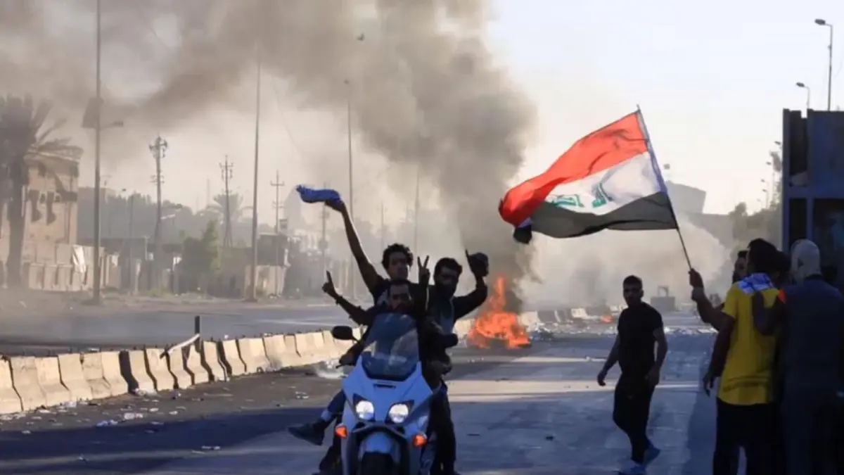 عودة العراقيين للتظاهر بمدينة الصدر والأمن يفرق المحتجين بالقوة