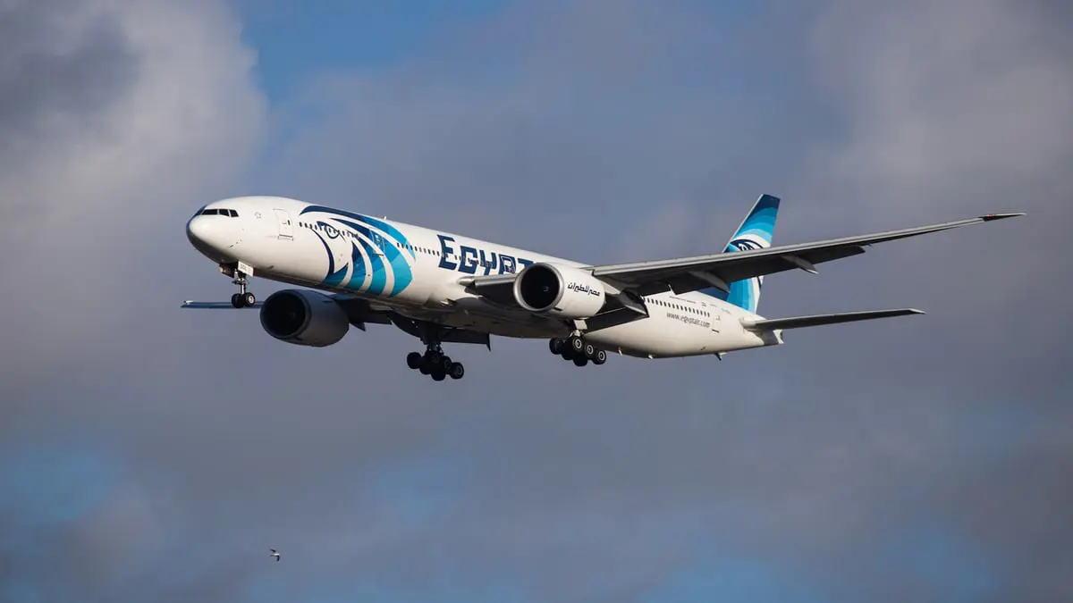 صحيفة: تحطم طائرة مصر للطيران في 2016 سببه "سيجارة"