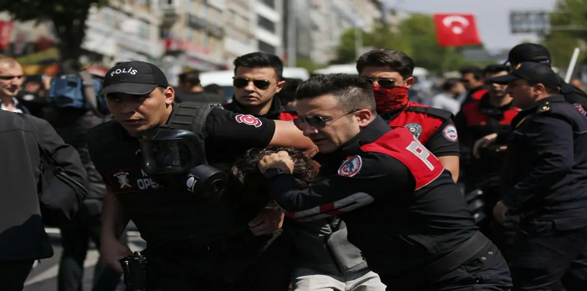 تركيا تعتقل 4 طلاب بتهمة "الإساءة" لأردوغان