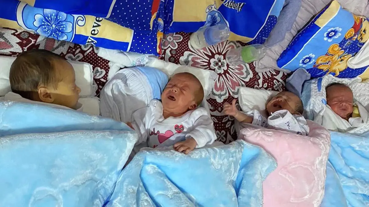 بعد محاولة ثالثة.. زوجة أسير فلسطيني تنجب 4 أطفال بنطفة مهربة