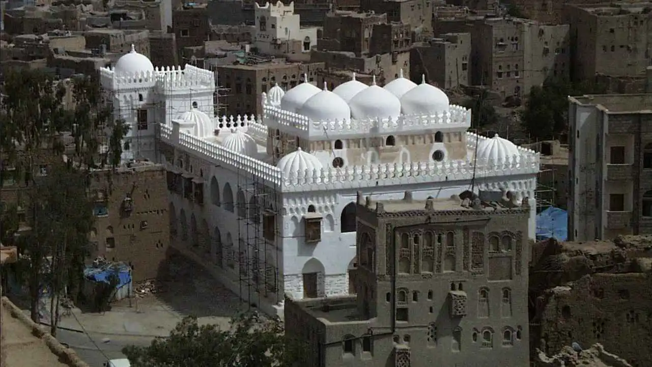 الحوثيون يقتحمون مدرسة في البيضاء بعد ضمها لقوائم "يونسكو"