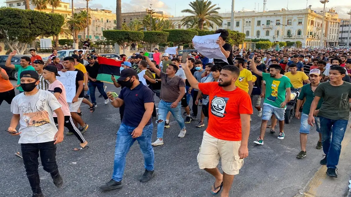 عقب وعيد الوفاق وإعلان الحظر.. إطلاق الرصاص لتفريق المتظاهرين في طرابلس