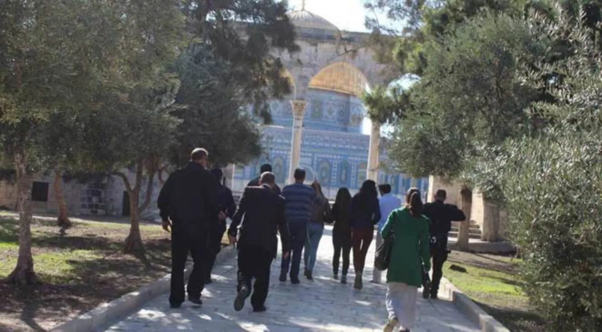 متطرفون يهود يقتحمون الأقصى بحراسة الجيش الإسرائيلي