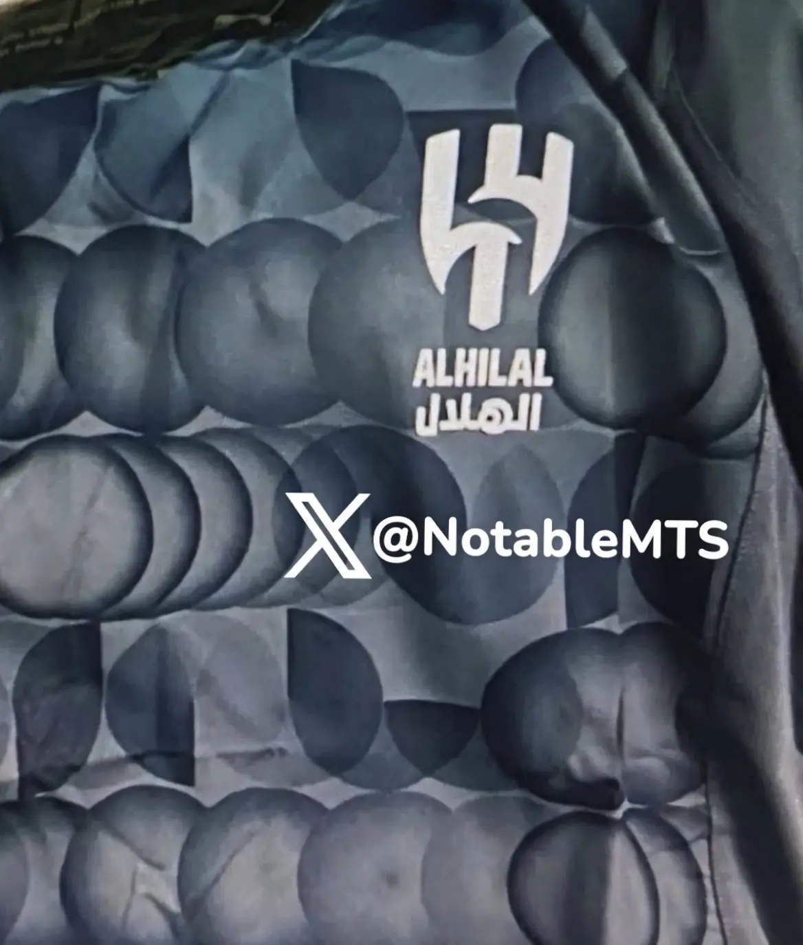 قميص الهلال الثالث المسرب