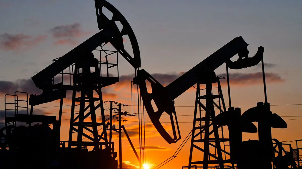 أسعار النفط ترتفع وسط مخاطر التوتر بالشرق الأوسط