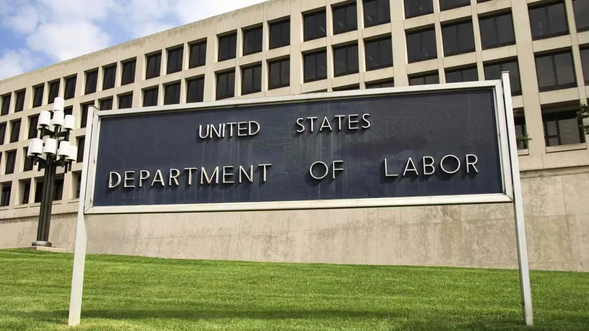 توقعات بارتفاع طلبات إعانة البطالة في الولايات المتحدة بسبب تسريح العمال