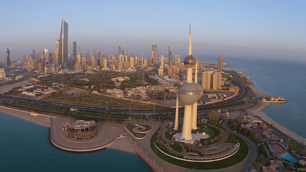 الكويت تفرض شرطًا جديدًا لتوظيف الوافدين في الجهات الحكومية