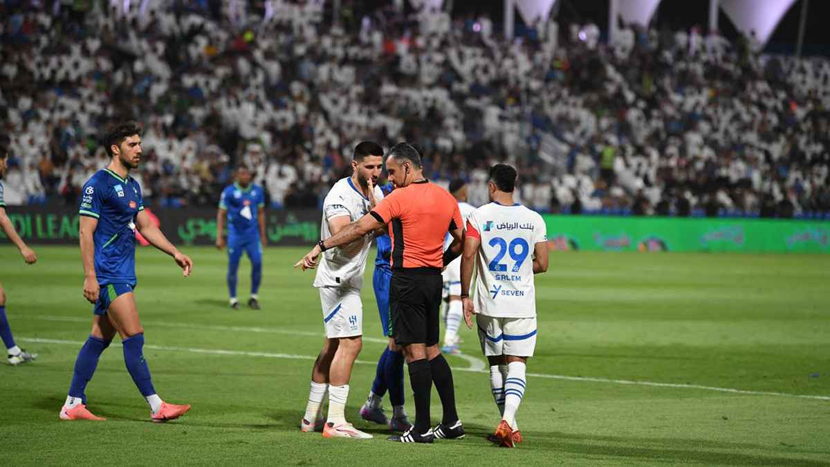 دفع فاضح.. خالد السعود يشن هجوما على حكم الفتح والهلال (فيديو) | إرم نيوز