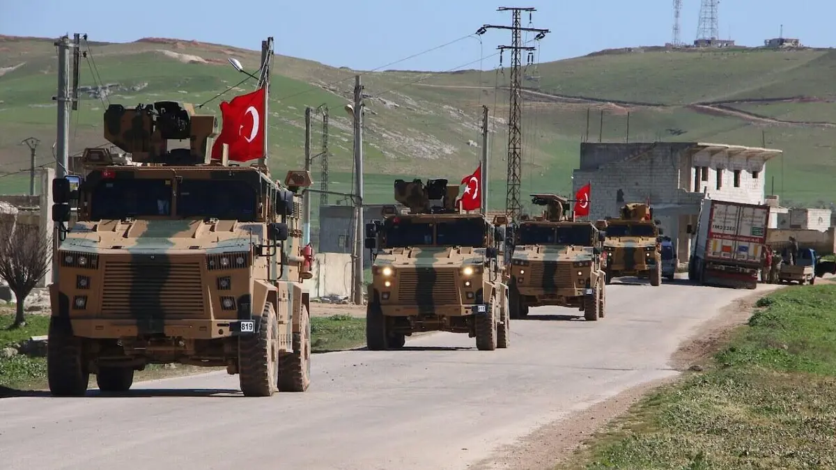 تركيا تدفع بتعزيزات لوجستية إلى إدلب وحلب عبر أكثر من 200 شاحنة عسكرية