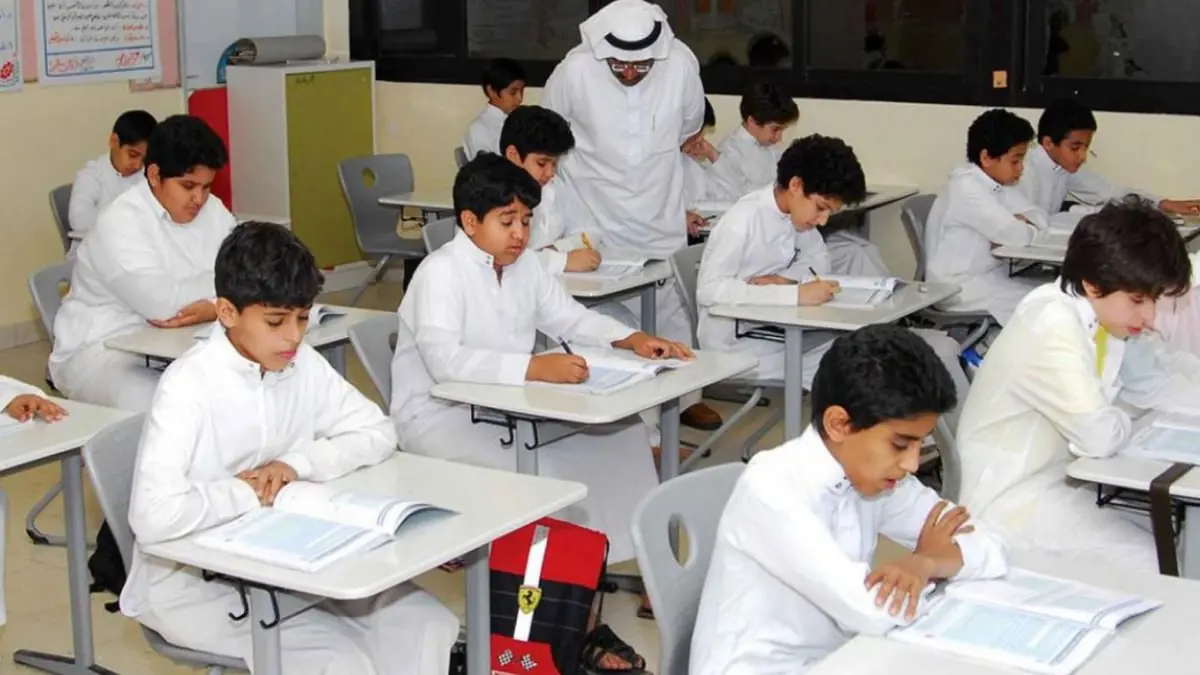 السعودية.. تلميذ يطالب معلمًا بهدية رآها في "حلم"