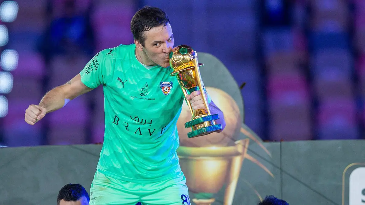 النصر يقترب من ضم فلاديمير ستويكوفيتش حارس مرمى الفيحاء