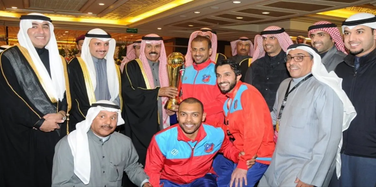 مشاجرة بين محترف الكويت ومهاجم كاظمة عقب نهائي كأس الأمير (فيديو)