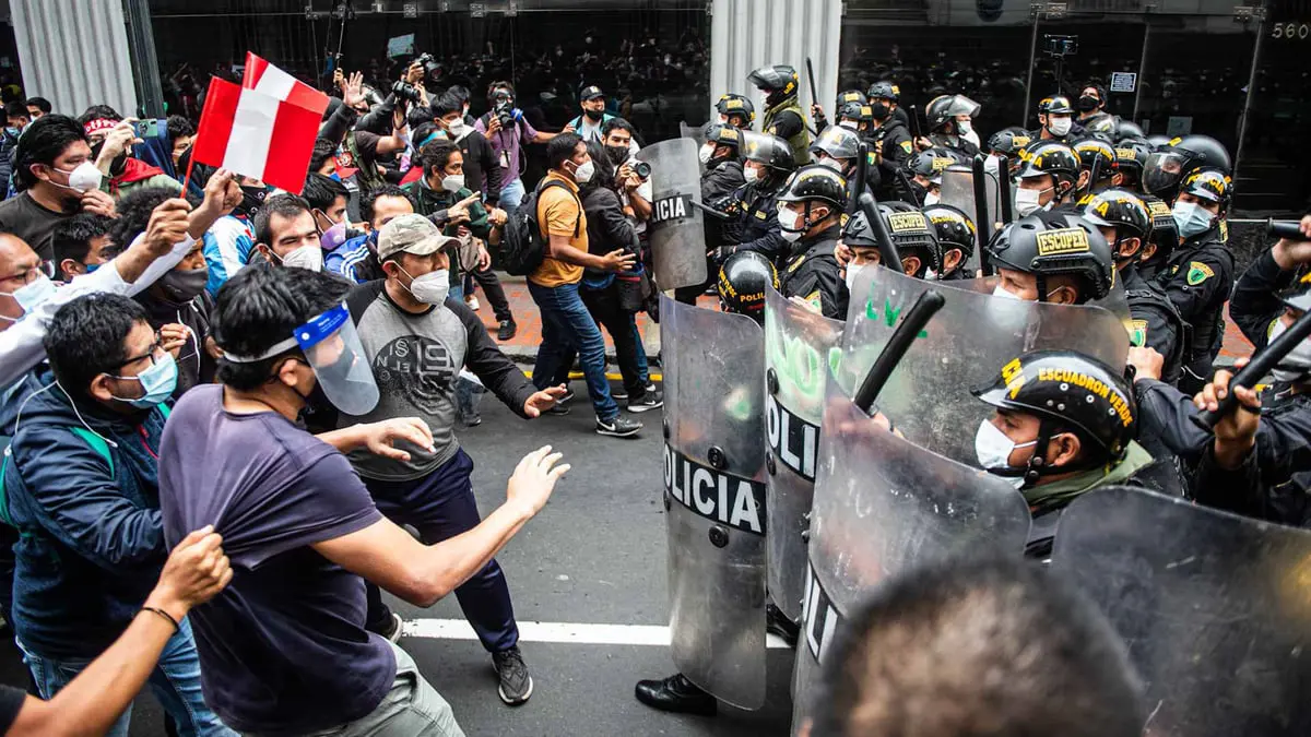بيرو على صفيح ساخن.. احتجاجات دامية واعتقال العشرات