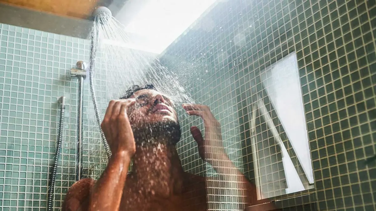 هل يخفض الاستحمام بالماء البارد الكوليسترول؟