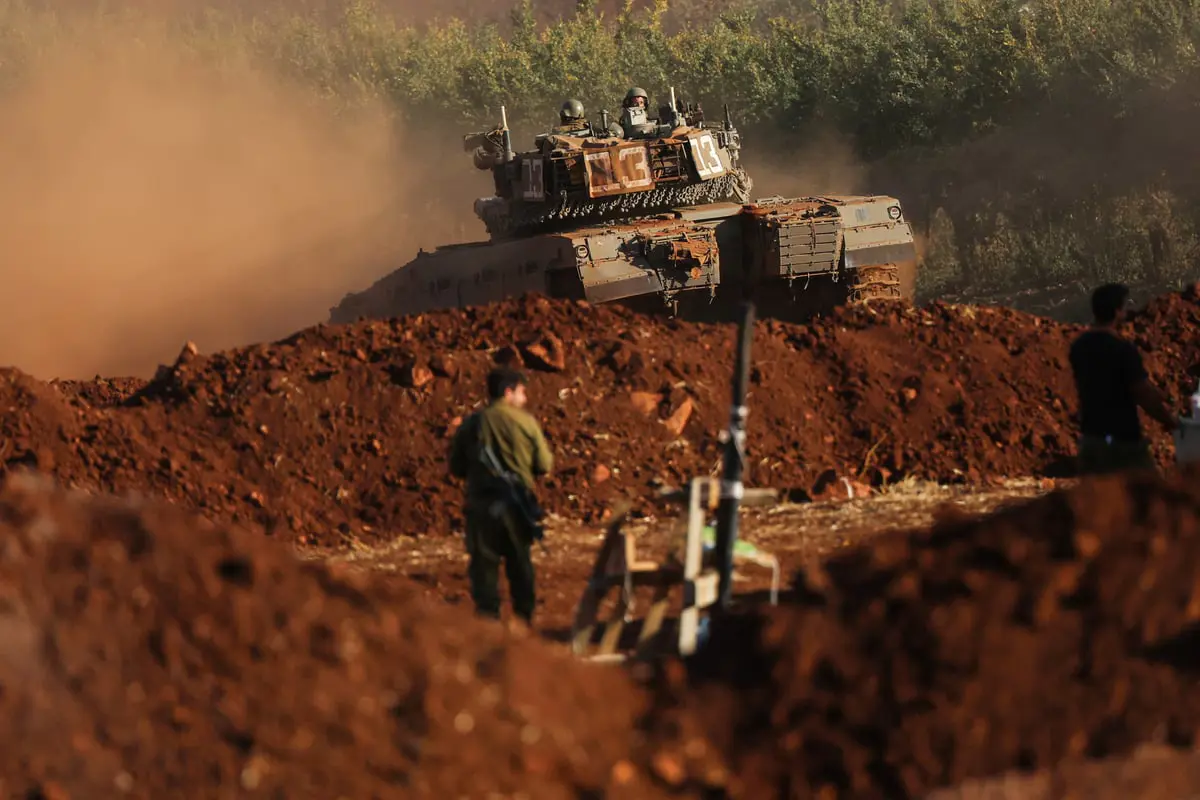 إسرائيل توسع عملياتها البرية وتقطع الاتصالات عن غزة
