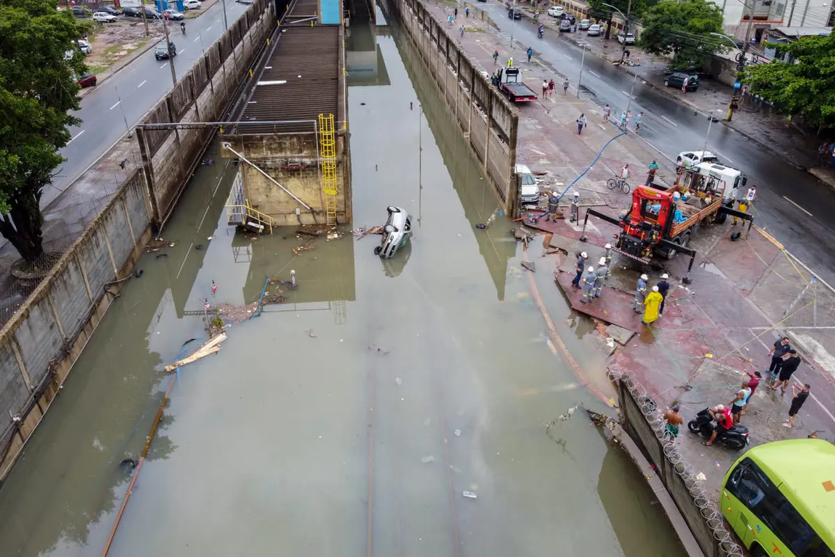 الفيضانات تقتل 11 شخصا في ريو دي جانيرو (صور)