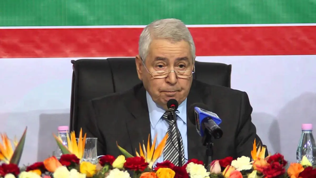 فور عودته من القاهرة.. بن صالح سيعلن تشكيل "فريق الحوار الوطني" رسميًا