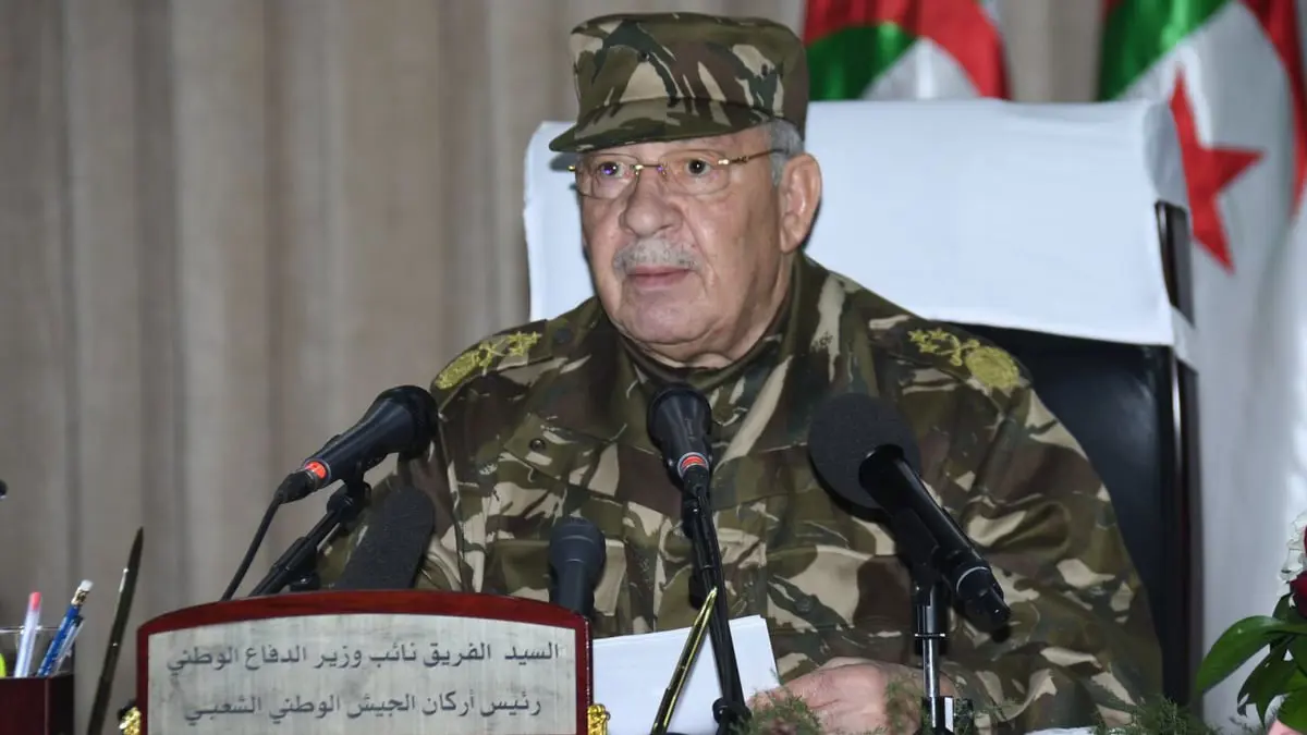وزارة الدفاع الجزائرية تهدد بملاحقة عسكريين متقاعدين في المعارضة