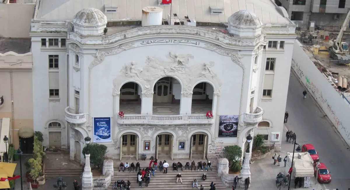 "الفيرمة"... مسرحية تونسية تنبش في فساد الطبقة السياسية