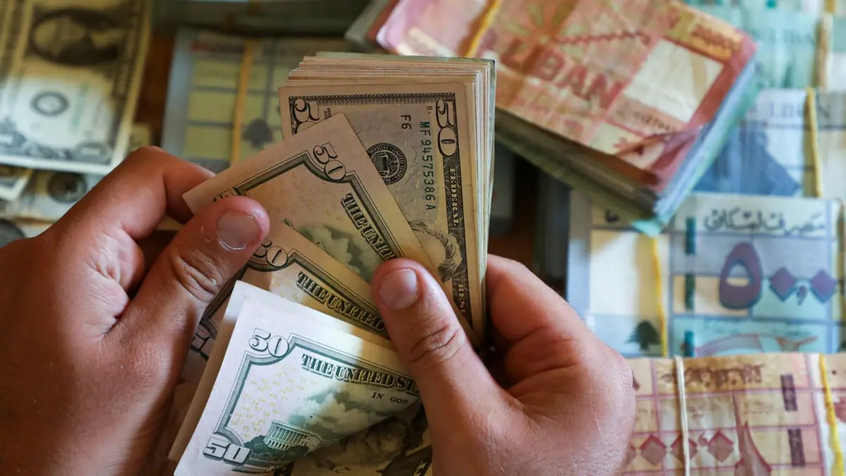 سوق العملة الموازي يقاسم دولا عربية كعكة التحويلات الدولارية للمغتربين