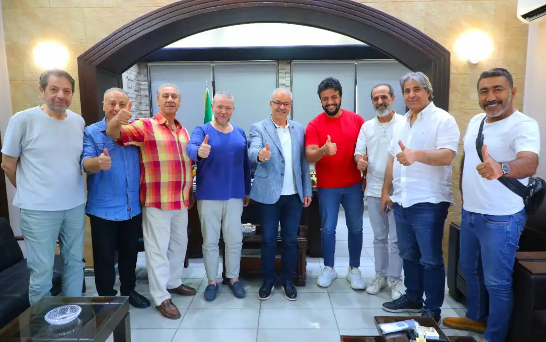 مازن الناطور برفقة الممثلين السوريين