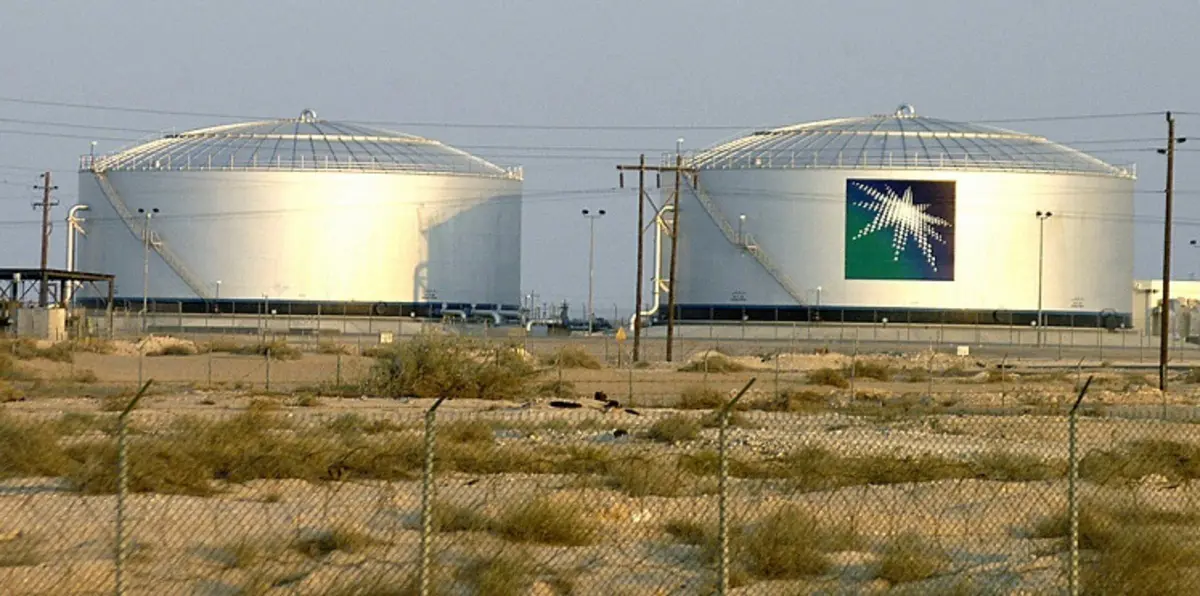 السعودية تبقي إمدادات النفط لآسيا دون تغيير في مارس