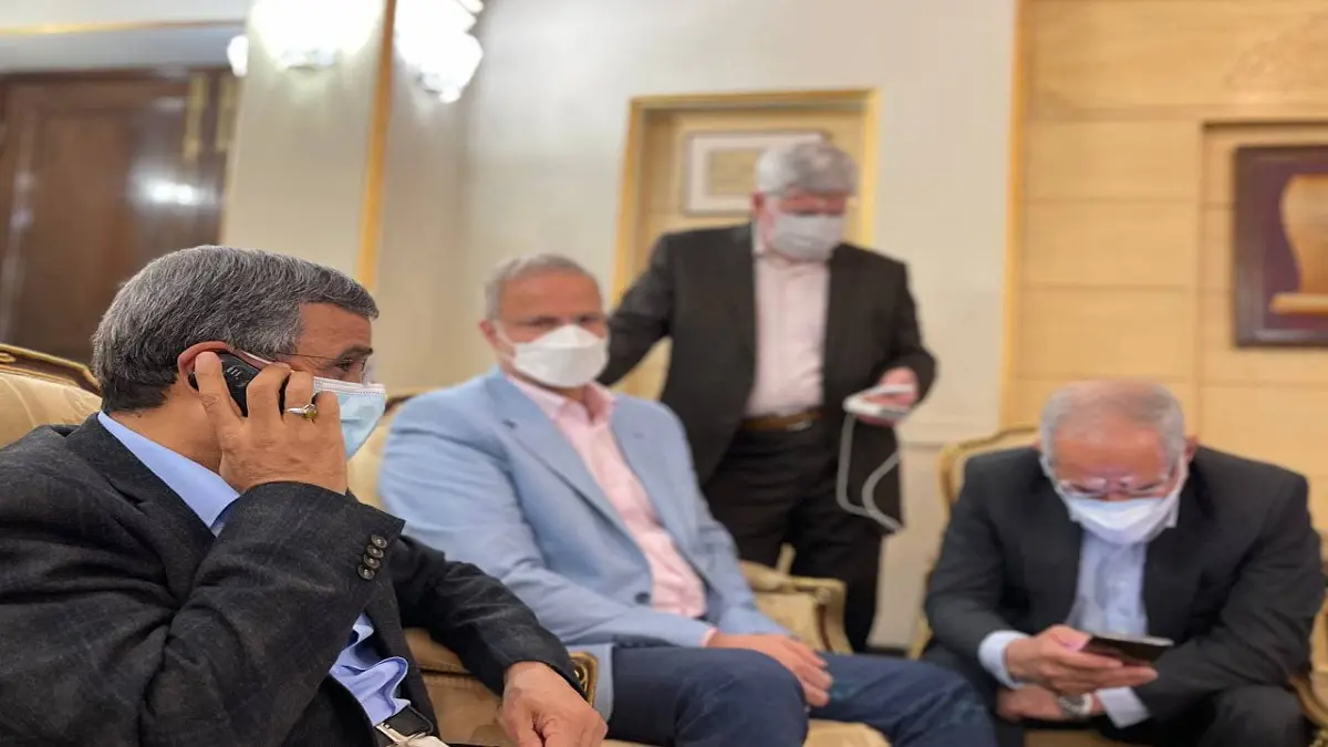 السلطات الإيرانية تلغي الطيران لمدينة أرومية لمنع نجاد من التوجه إليها